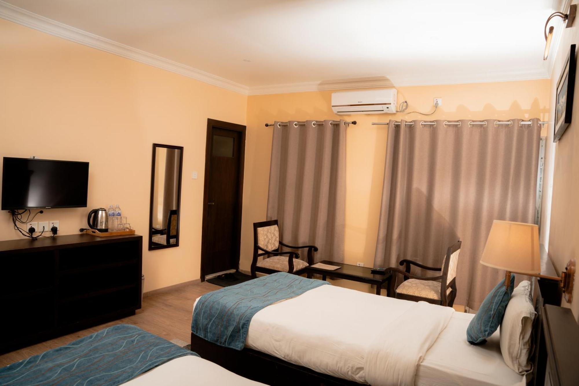 Hotel Maden Inn Itahari ภายนอก รูปภาพ