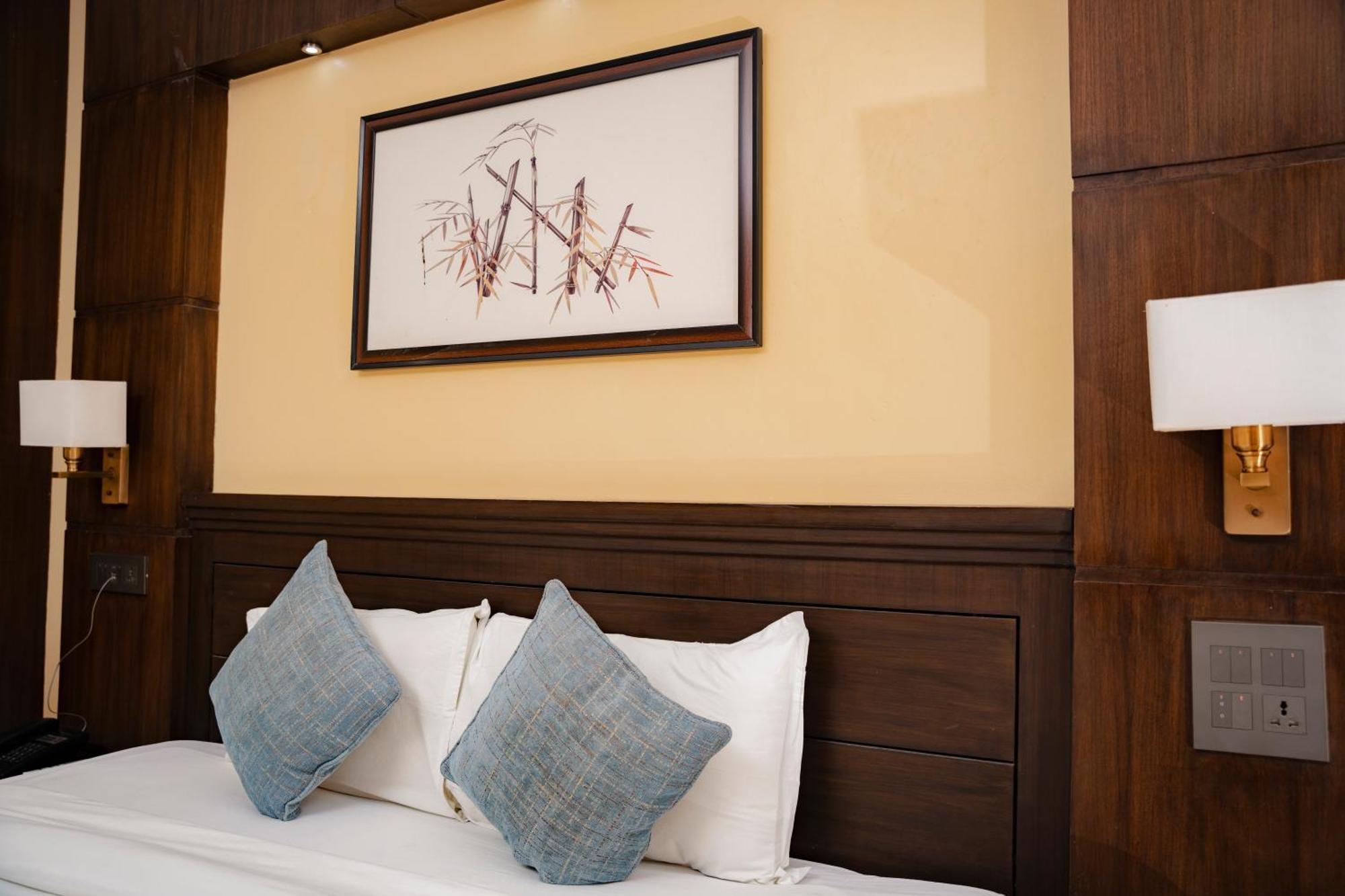 Hotel Maden Inn Itahari ภายนอก รูปภาพ