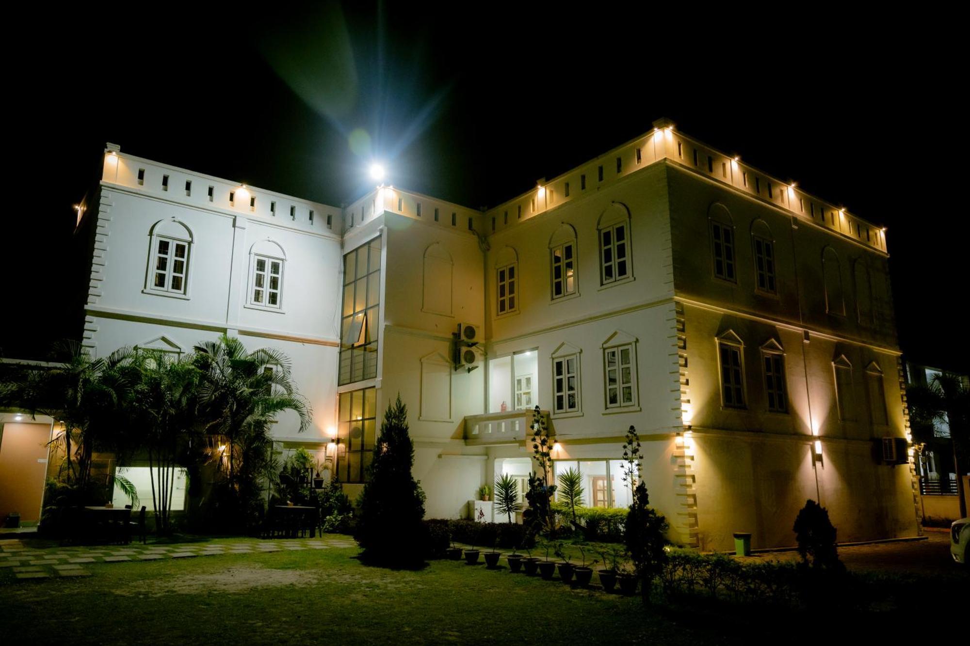 Hotel Maden Inn Itahari ภายนอก รูปภาพ