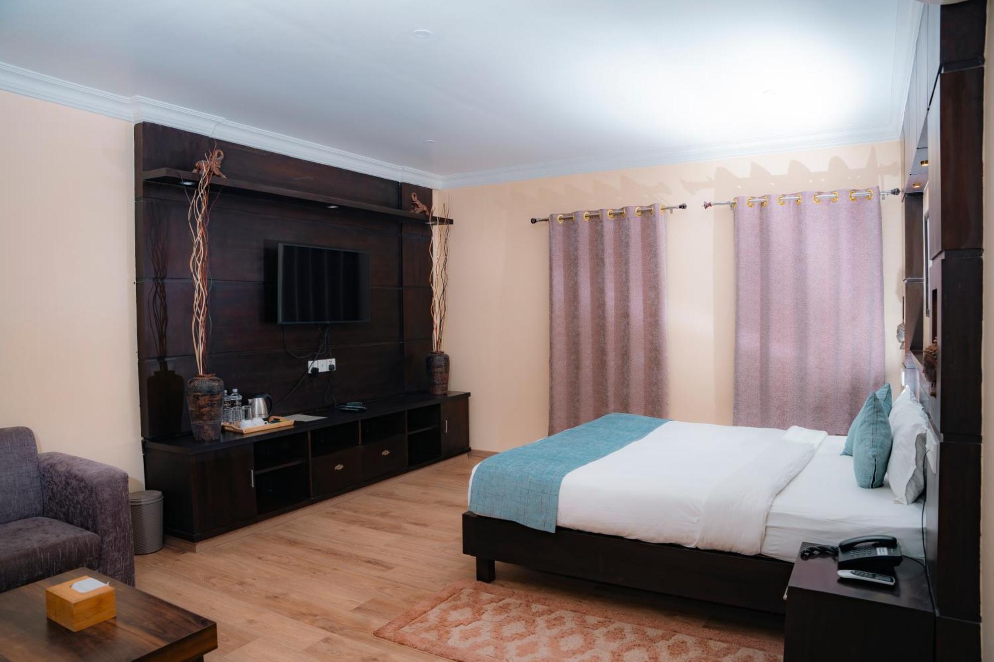 Hotel Maden Inn Itahari ภายนอก รูปภาพ