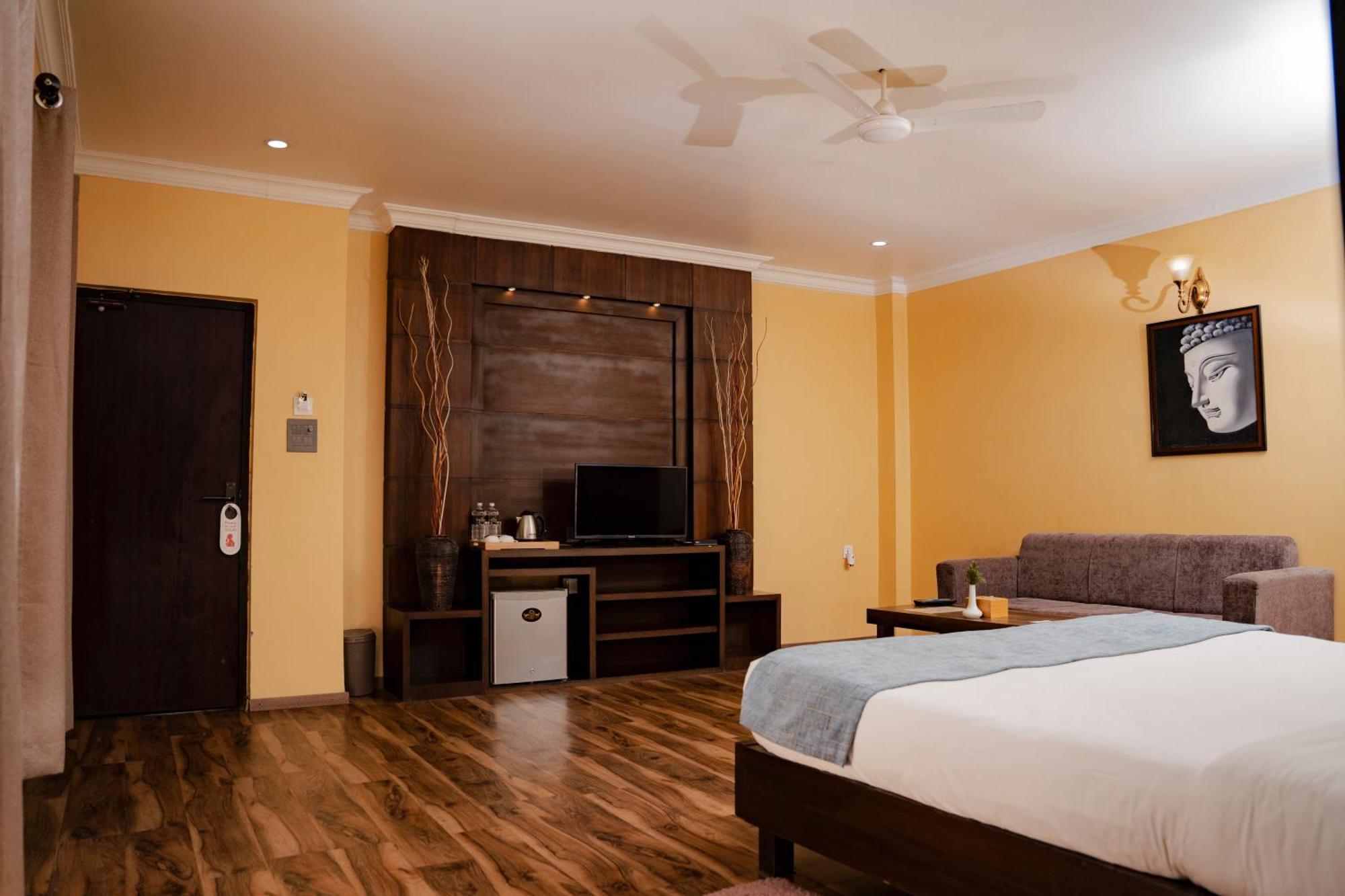 Hotel Maden Inn Itahari ภายนอก รูปภาพ